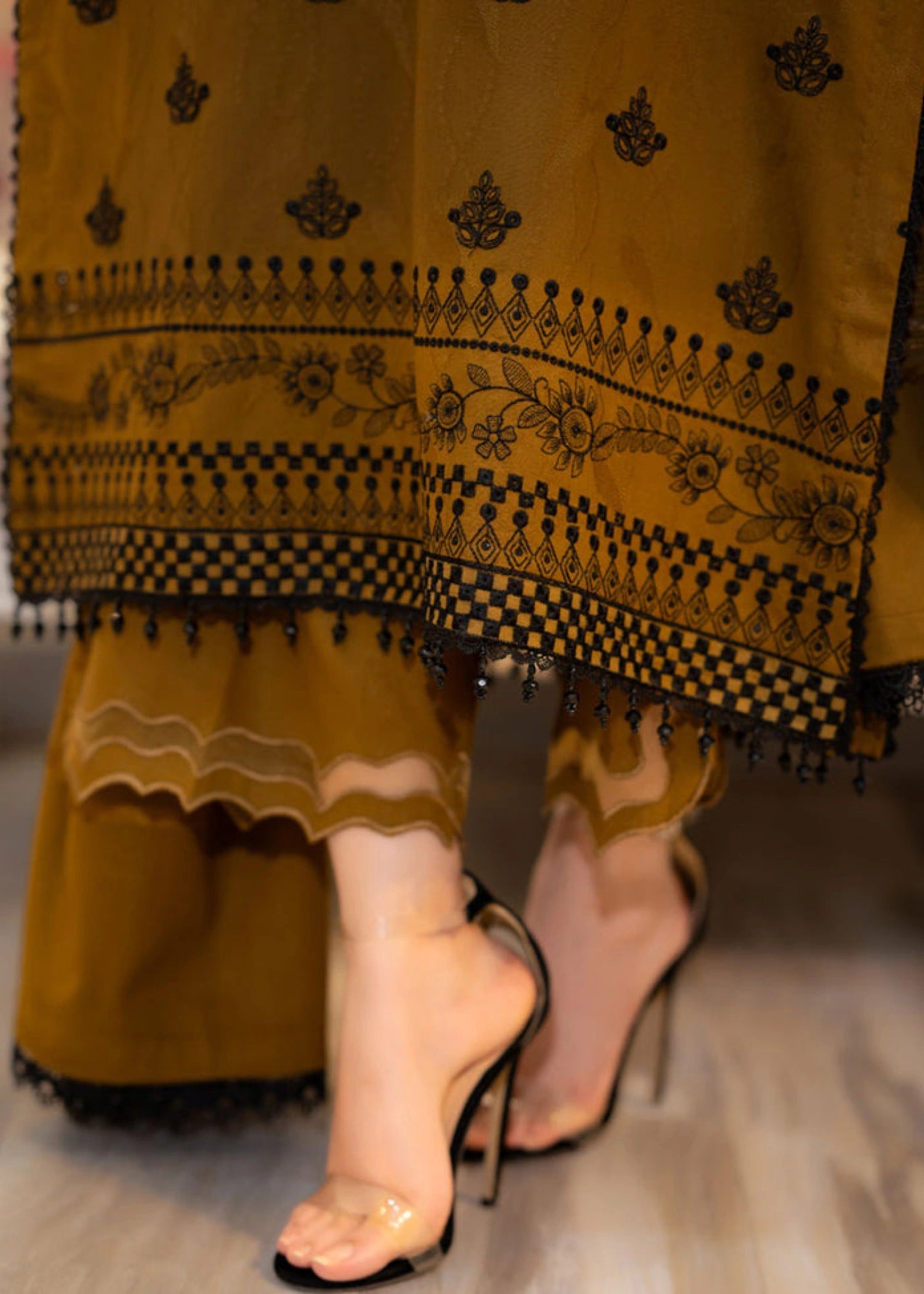 Lawn Embroidered 3Pc must