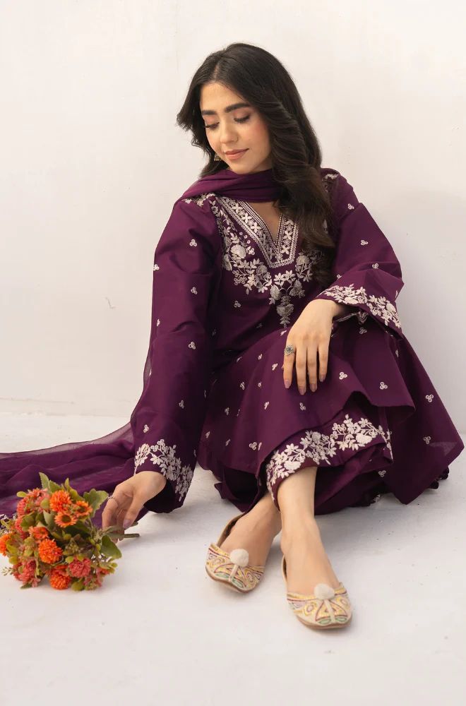 Lawn Embroidered 3Pc 545