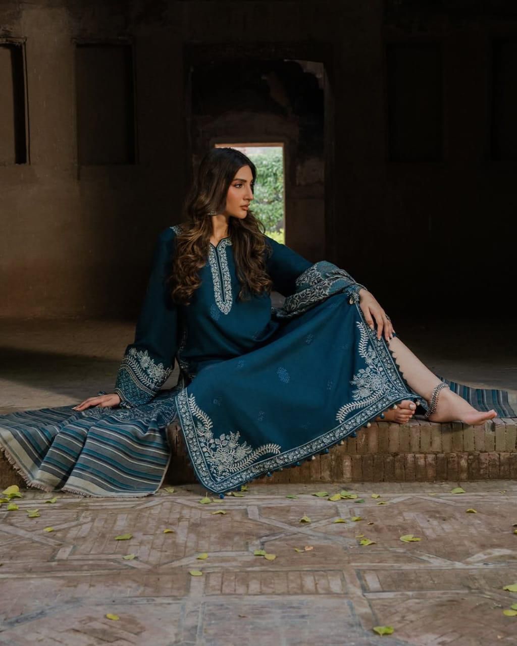 Lawn Embroidered 3Pc 520